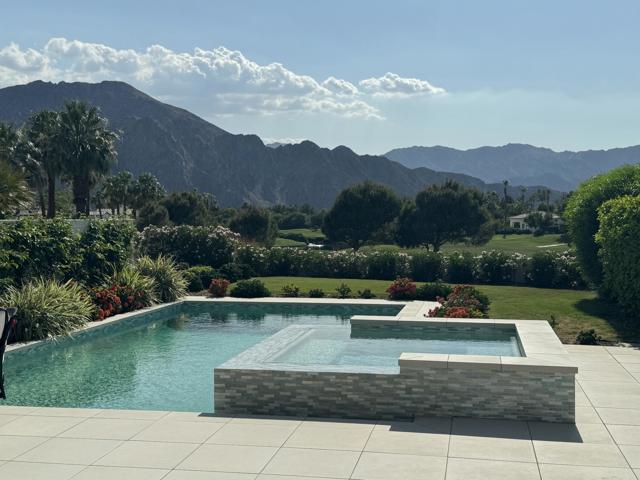 52345 Via Castile, La Quinta CA: https://media.crmls.org/mediaz/457cd85b-f9d2-42c8-9561-42e8c4f55acd.jpg