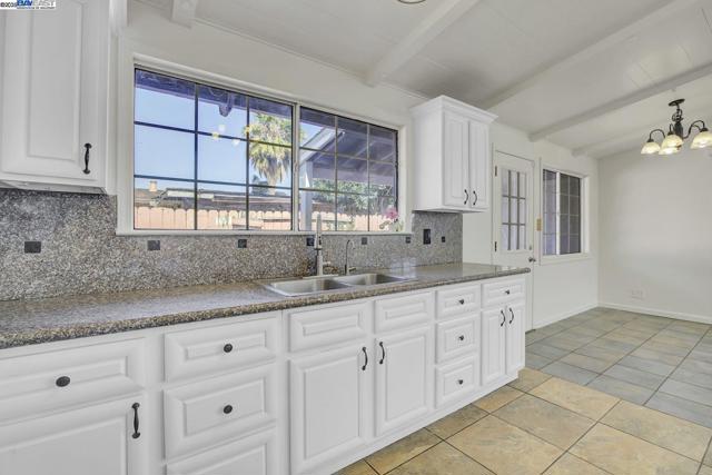 2675 Leeward St, Hayward CA: https://media.crmls.org/mediaz/457dd362-6245-4d26-a40c-68c1fb570f5a.jpg