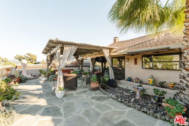 4837 Round Top Drive, Los Angeles CA: https://media.crmls.org/mediaz/457e6f96-75a0-4a9b-955b-9c7571f38bd2.jpg