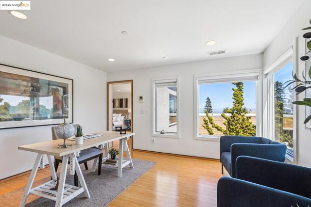 2912 Hillside DR, Burlingame CA: https://media.crmls.org/mediaz/457f1bdc-a85c-4ebe-af0d-a19327f8f485.jpg
