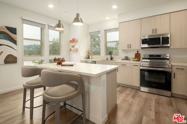 2724 N Rana Way, Los Angeles CA: https://media.crmls.org/mediaz/45808a3c-7d19-4794-8a72-ba0ec03da309.jpg