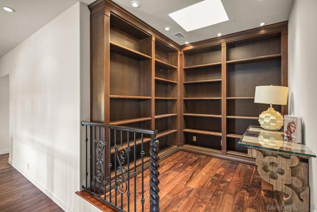 650 Glorietta Blvd, Coronado CA: https://media.crmls.org/mediaz/4580a6f1-49f3-48c8-80fa-8cf212b8584d.jpg