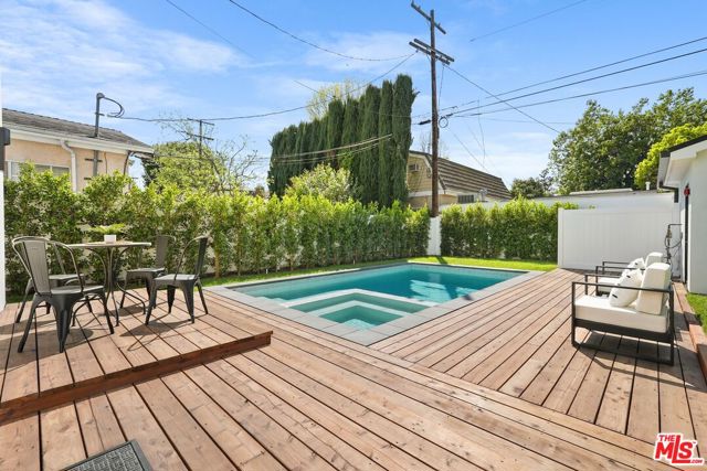 4153 Vantage Avenue, Studio City CA: https://media.crmls.org/mediaz/4580cf38-6416-4207-8b3b-674e22ced33d.jpg