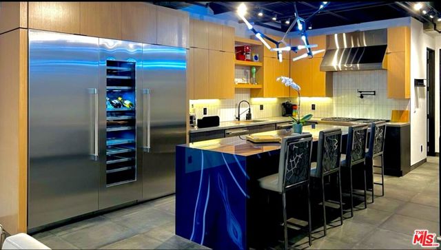 916 Roswell Avenue, Long Beach CA: https://media.crmls.org/mediaz/45817d13-a3e7-4e40-81e3-de0c2f162fc9.jpg