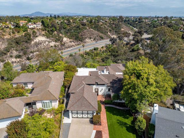 4811 E Alder Dr, San Diego CA: https://media.crmls.org/mediaz/4581d39e-2964-4850-a08f-416944716a0e.jpg
