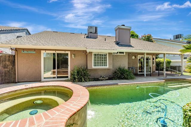 4025 Santa Maria Place, Turlock CA: https://media.crmls.org/mediaz/45821416-f8da-4b8e-89d8-08a3d2c1292d.jpg