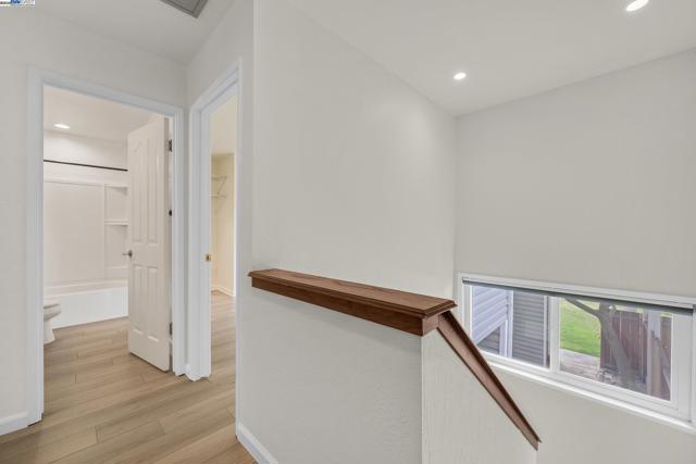 992 Del Norte Dr, Livermore CA: https://media.crmls.org/mediaz/45821d26-e519-484a-9ab3-f505218e299d.jpg
