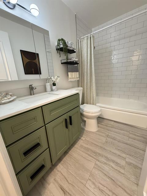 5242 Miles Avenue, Oakland CA: https://media.crmls.org/mediaz/45826a98-4e7d-4984-b12a-82d726abb350.jpg