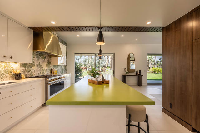 76670 Lark Lane, Indian Wells CA: https://media.crmls.org/mediaz/45829834-c96b-44b1-95f3-1a3b6518f340.jpg