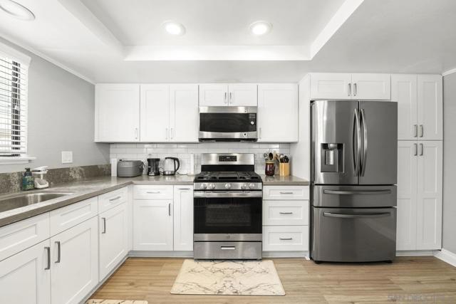 9997 Paseo Montril, San Diego CA: https://media.crmls.org/mediaz/45829e9f-1c14-40a2-8a21-b7f4bfb1f56d.jpg