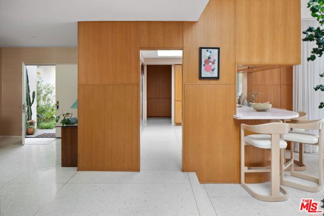 11513 Dona Cecilia Drive, Studio City CA: https://media.crmls.org/mediaz/45833105-ad02-45ab-afbf-bd3588e4c32c.jpg