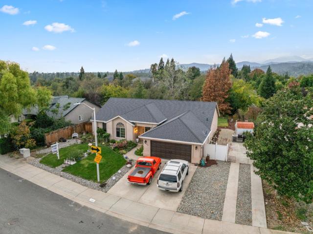 2920 Aspen Glow Lane, Redding CA: https://media.crmls.org/mediaz/458376bb-c4bf-43f5-95ac-f6504f1668c6.jpg