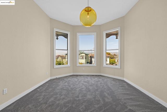 861 20Th St, Oakland CA: https://media.crmls.org/mediaz/4583a2e5-4c10-461c-96c2-8f9d59feadbc.jpg