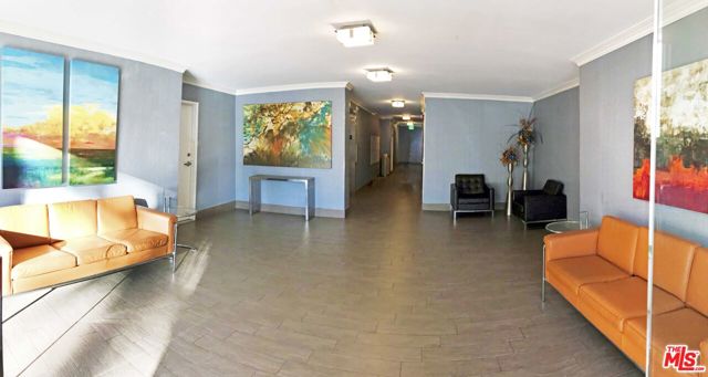 468 S Roxbury Drive, Beverly Hills CA: https://media.crmls.org/mediaz/4583a53c-4c6a-4420-97dc-300e899d90a7.jpg
