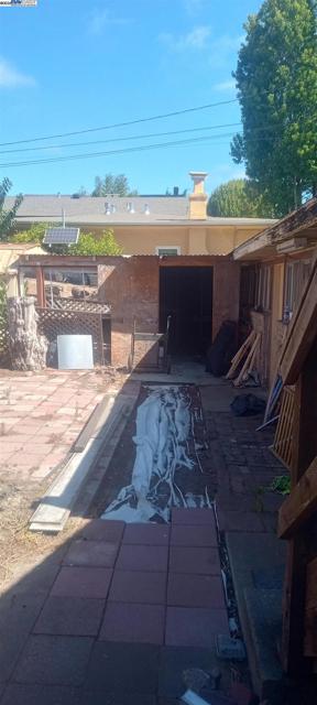 1059 Santa Clara Ave, Alameda CA: https://media.crmls.org/mediaz/4583c243-3a98-4886-80a9-66c82946305a.jpg