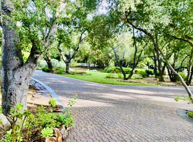 45455 Lorenz Ln, Temecula CA: https://media.crmls.org/mediaz/4583d7e7-cc18-4473-b192-26ba6ea6bb61.jpg