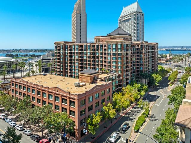 500 W Harbor Dr, San Diego CA: https://media.crmls.org/mediaz/4583de26-bb35-4bb3-92da-c3edce583371.jpg