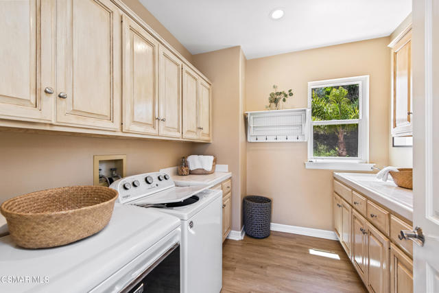 1074 Deseo Avenue, Camarillo CA: https://media.crmls.org/mediaz/45842262-622b-486b-8fa1-6df610126195.jpg