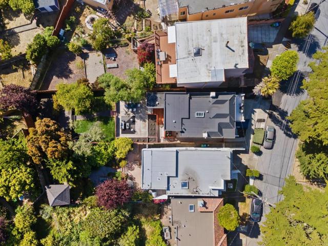 260 Curtis Street, San Francisco CA: https://media.crmls.org/mediaz/458445f1-5b6e-4c06-8db4-689dbf90f70e.jpg