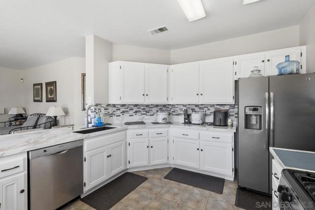4425 Arbor Cove Cir, Oceanside CA: https://media.crmls.org/mediaz/45845cd3-7e42-4797-a4f4-4255d3cc7074.jpg