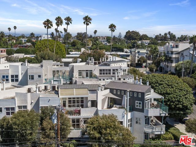 2115 3rd Street, Santa Monica CA: https://media.crmls.org/mediaz/45849fa4-b199-4d3e-a681-30c9b7e79872.jpg