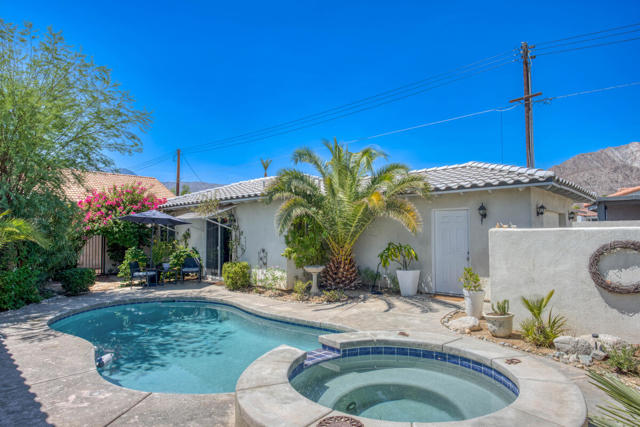 52775 Avenida Bermudas, La Quinta CA: https://media.crmls.org/mediaz/45851a3e-a5ed-4166-9453-0814491096fa.jpg