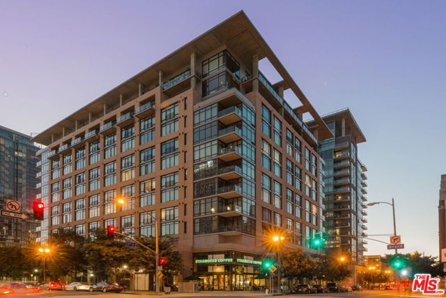1111 S Grand Avenue, Los Angeles CA: https://media.crmls.org/mediaz/4585756f-14a8-452c-b6d7-8962aaaffa69.jpg