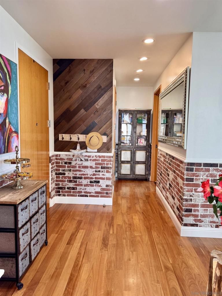 MLS #250036609SD img 16