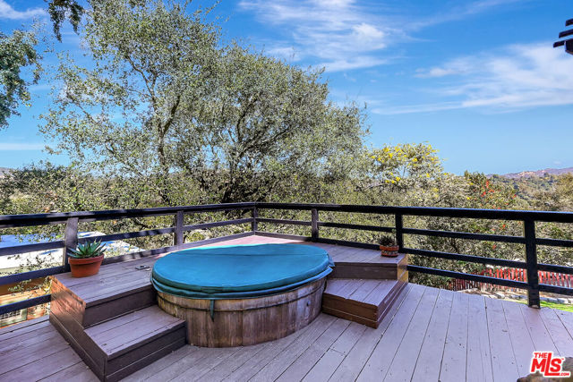 19805 Valley View Drive, Topanga CA: https://media.crmls.org/mediaz/4586ae7c-3419-4c20-8478-da6a2d964bd3.jpg