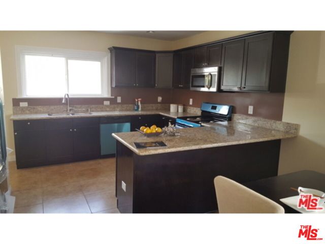 4514 W 11th Place, Los Angeles CA: https://media.crmls.org/mediaz/4587315e-d205-42b2-97ec-6cfb22f06f5e.jpg