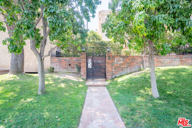 4368 W 8Th St, Los Angeles, CA 90005