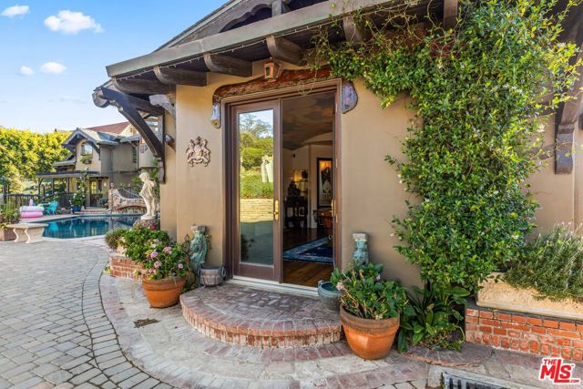 7007 Birdview Avenue, Malibu CA: https://media.crmls.org/mediaz/4587a216-60a4-4b49-83d3-fb725538bed0.jpg