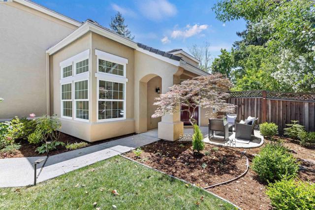 1687 Silverwood Ct, Danville CA: https://media.crmls.org/mediaz/4587ca20-33cb-4150-9c6d-dab053aff328.jpg