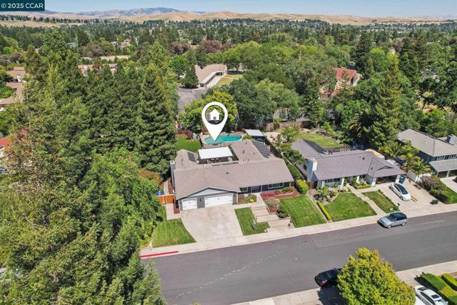 12994 Hawkins Dr, San Ramon CA: https://media.crmls.org/mediaz/4587e628-3236-406a-8994-55e662e904c3.jpg