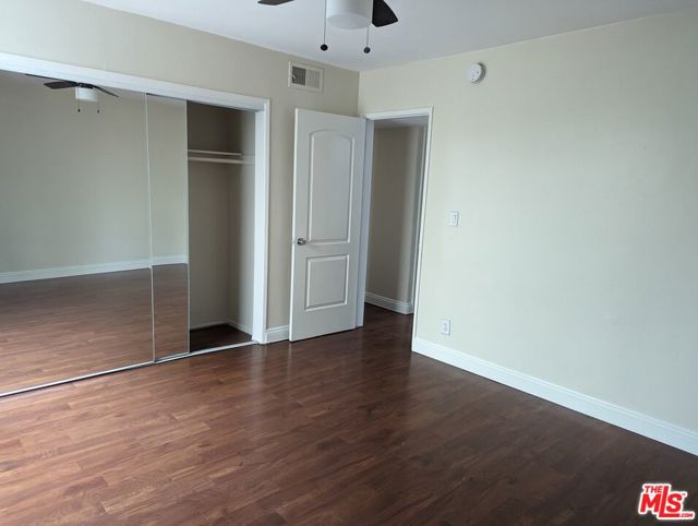 633 N Sweetzer Avenue, West Hollywood CA: https://media.crmls.org/mediaz/45888913-054a-4c44-8402-c98e3b8f6ede.jpg
