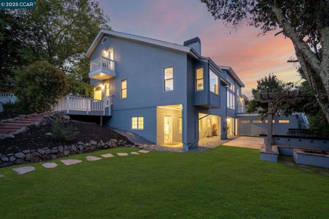 33 Altamount Drive, Orinda CA: https://media.crmls.org/mediaz/458898e9-0a3a-4965-b4d7-dd895c414d41.jpg