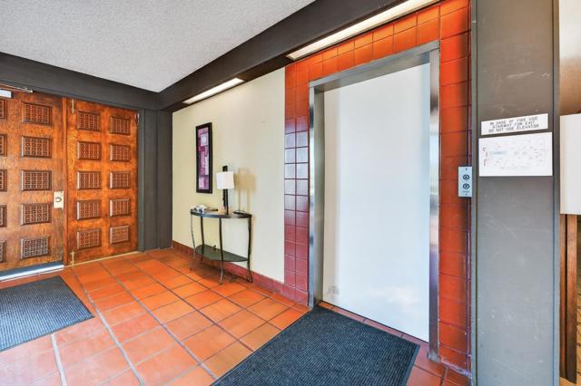 35 28th Avenue, San Mateo CA: https://media.crmls.org/mediaz/45890cc1-d39b-436a-b48c-46f16ff9d8ef.jpg
