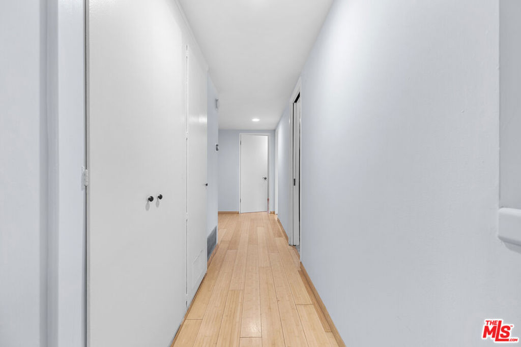 https://media.crmls.org/mediaz/4589246d-6769-4b13-a61f-cb097231e0a2.jpg?preset=X-Large
