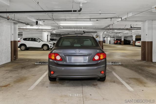 5865 FRIARS RD, San Diego CA: https://media.crmls.org/mediaz/45894024-459d-4cde-8d38-b31f5a766170.jpg
