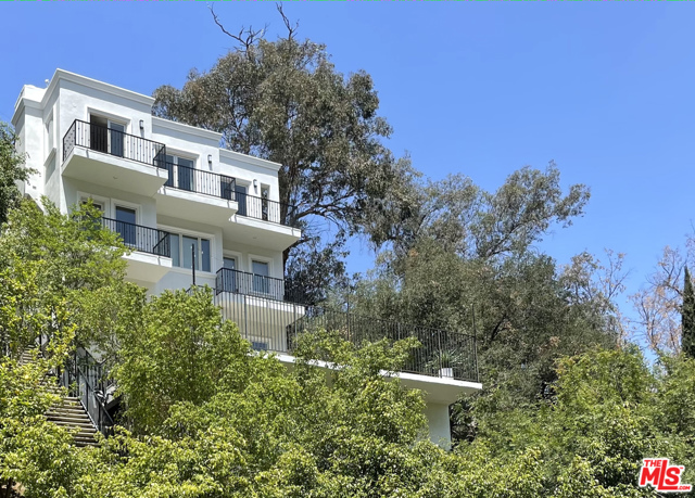 Image 2 for 8569 Lookout Mountain Ave, Los Angeles, CA 90046