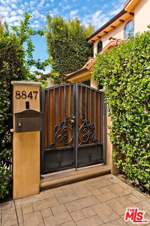 Image 3 for 8847 Rosewood Ave, West Hollywood, CA 90048