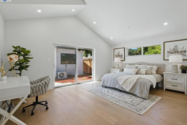 175 N Frances St, Sunnyvale CA: https://media.crmls.org/mediaz/458a1639-a91e-43a5-967c-6704d879b079.jpg