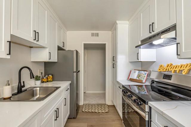 181 Del Medio Avenue, Mountain View CA: https://media.crmls.org/mediaz/458a5bf0-0ad3-4095-80ee-51390e0a7793.jpg