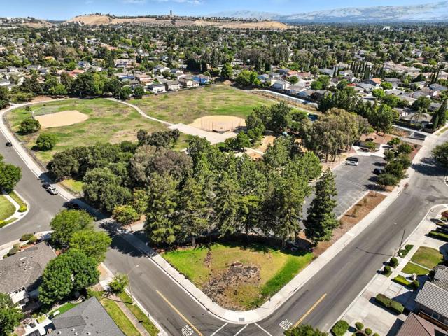 4957 New Compton Court, San Jose CA: https://media.crmls.org/mediaz/458a9532-02cb-4906-b4bb-7341e6d40cd5.jpg