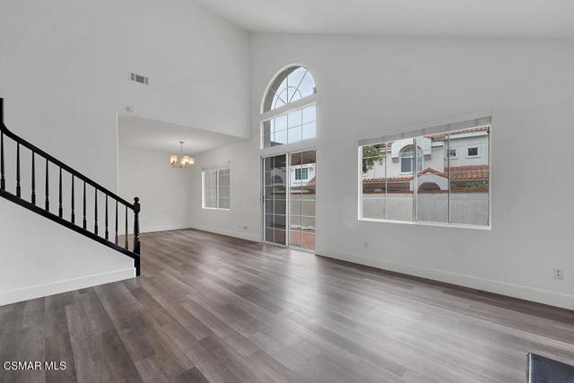 237 Camino Toluca, Camarillo CA: https://media.crmls.org/mediaz/458aac77-a69e-4685-9fad-35ebb4566c8a.jpg