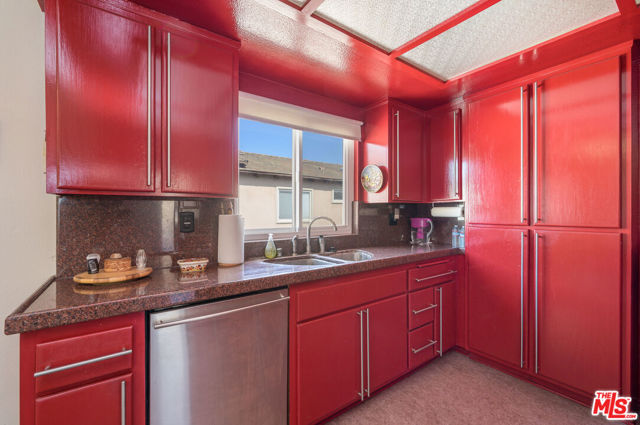 2413 CARNEGIE Lane, Redondo Beach, California 90278, 2 Bedrooms Bedrooms, ,1 BathroomBathrooms,Residential,Sold,CARNEGIE,22158269