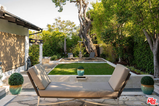 1323 Club View Drive, Los Angeles CA: https://media.crmls.org/mediaz/458b1f3f-2ced-4308-9040-16cd85b8003d.jpg