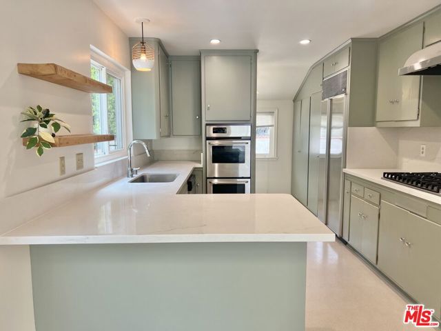 251 Monte Grigio Drive, Pacific Palisades CA: https://media.crmls.org/mediaz/458b8382-2828-4e14-b13b-5e7274efe975.jpg