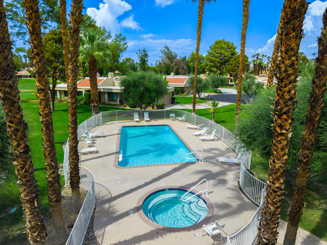 35983 Paseo Circulo E, Cathedral City CA: https://media.crmls.org/mediaz/458c3748-d7a2-4766-96bc-f26645410f98.jpg