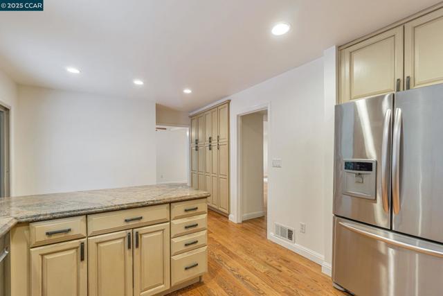 9 Wanda Way, Martinez CA: https://media.crmls.org/mediaz/458c3835-7f8d-4f8a-a79a-b277a25746d8.jpg